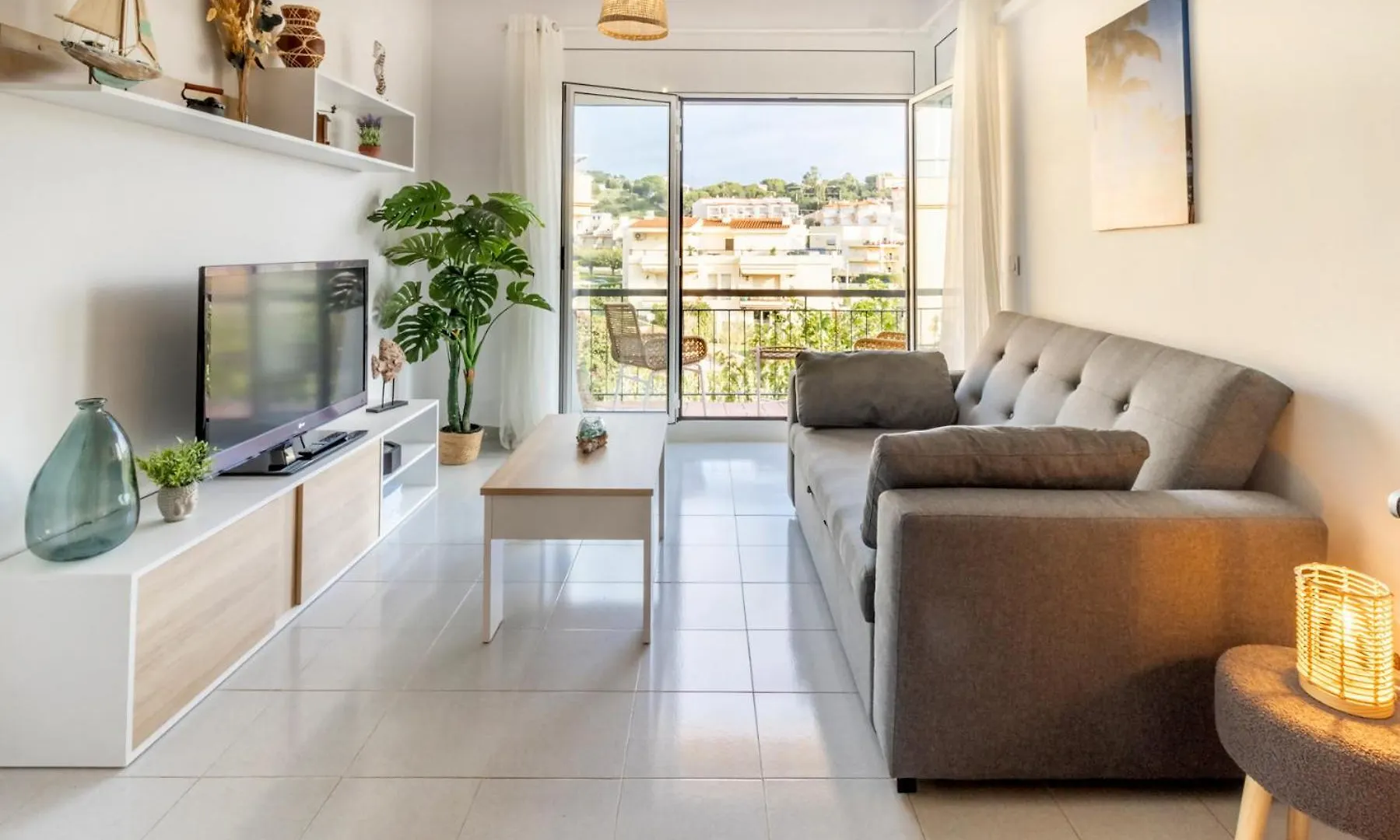 Grifeu 18 Apartamento Con Terraza Y Vistas Llanca